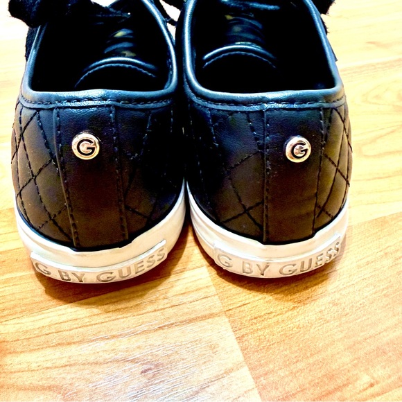 G by Guess GGBACKER2 Women’s Black with Gold Logo Accents Size 7.5M - Picture 6 of 11